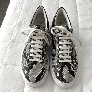 Lemaré Thelma Italian leather platform sneaker. Size 39. Python print.